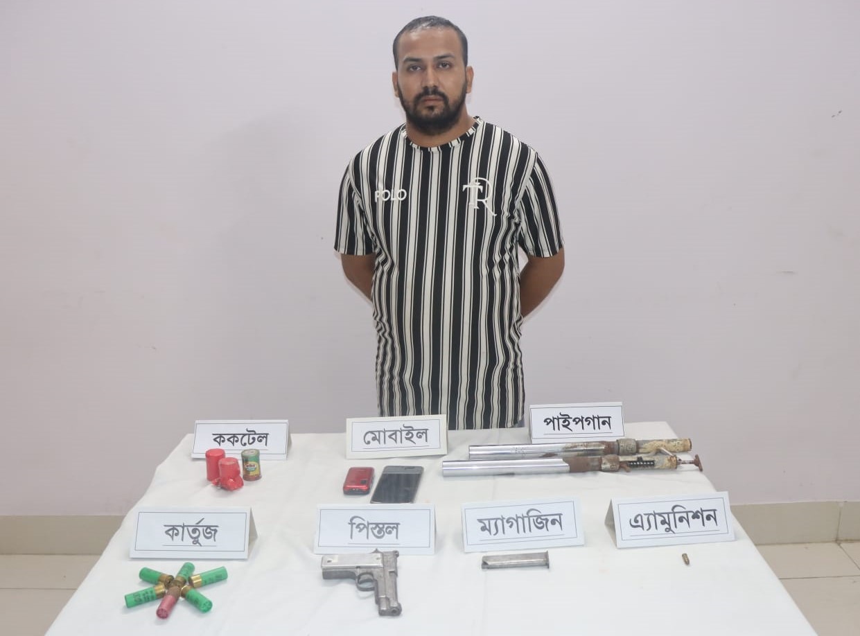 কুমিল্লায় অস্ত্র ও বিস্ফোরকসহ শীর্ষ সন্ত্রাসী রেজাউলের ডান হাত শিমুল আটক